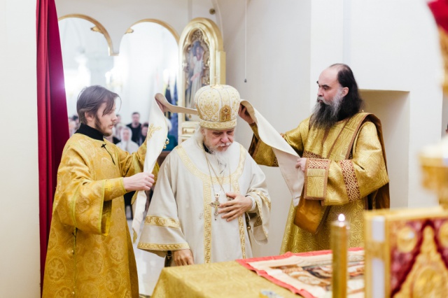 Епископ Пантелеимон возглавил воскресное богослужение в храме на Преображенской площади