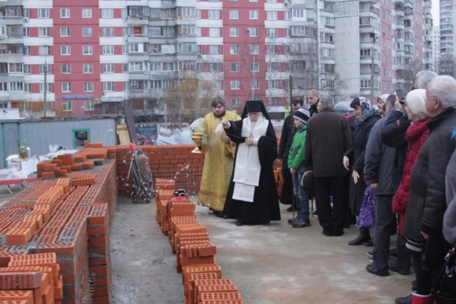 Епископ Пантелеимон совершил чин освящения закладного камня на месте строительства храма святых новомучеников Российских