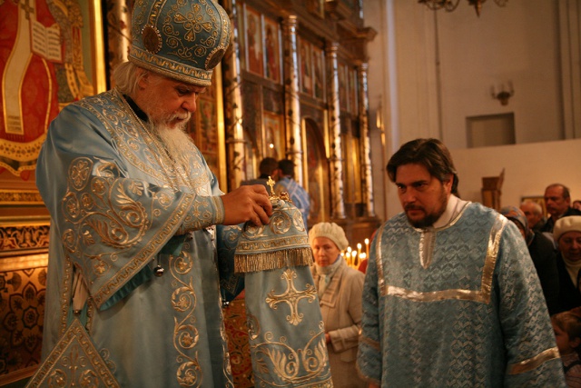 Епископ Пантелеимон возглавил литургию в соборе Покрова Божией Матери на Серебряном острове