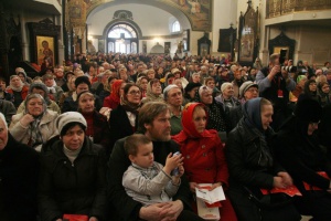 В Сокольниках прозвучали византийские литургические песнопения. Концерт певчих из Сербии собрал полный храм слушателей