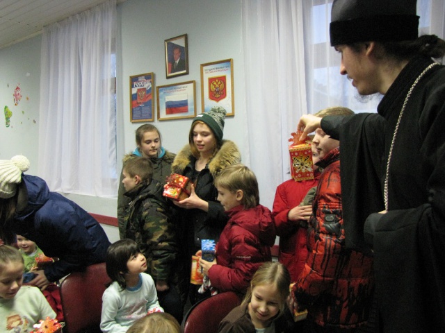 280 подарков доставили прихожане храма Преображения Господня в Богородском в Ярославскую епархию