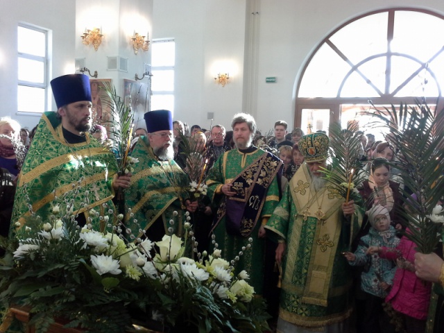 В построенном по Программе 200, храме Святой Троицы в Кожухово, освятили Престол