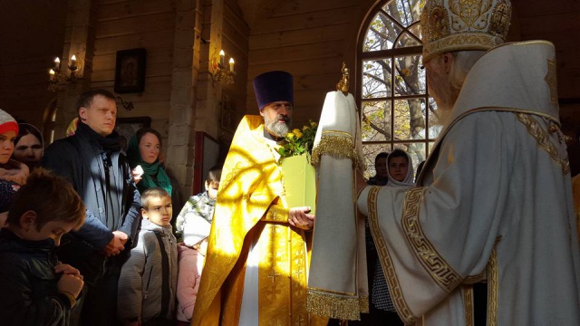 Воскресную литургию в храме святого воина Феодора на Перовской улице возглавил епископ Пантелеимон