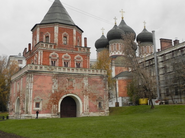 Верующие из Восточного викариатства посетили Покровский собор в Измайлово