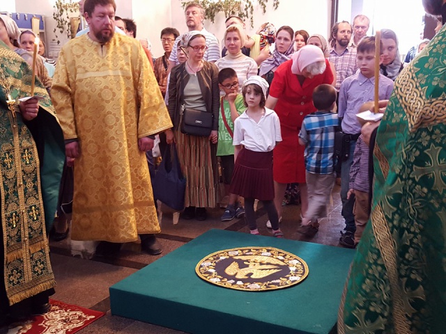 В построенном по Программе 200 храме св Алексия Мечева впервые празднуют престольный праздник