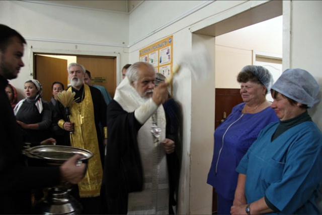 Епископ Пантелеимон посетил туберкулезную больницу № 2