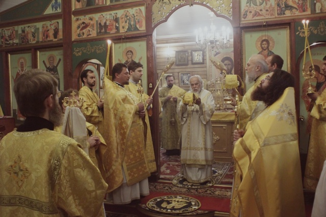 Праздничная Литургия в храме святого благоверного князя Даниила Московского в Метрогородке