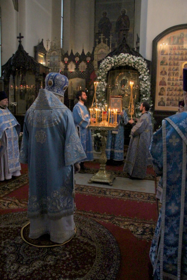 Праздник Иверской иконы Божией Матери отметили в храме Воскресения Христова в Сокольниках