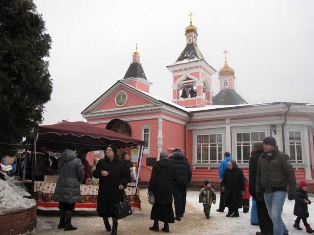 Более 70 000 рублей собрала благотворительная ярмарка при храме Преображения Господня в Богородском
