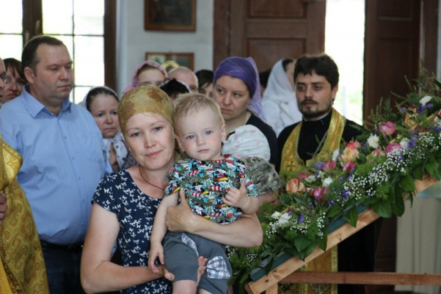 Храм Всех святых, в земле Русской просиявших в Новокосино отметил престольный праздник