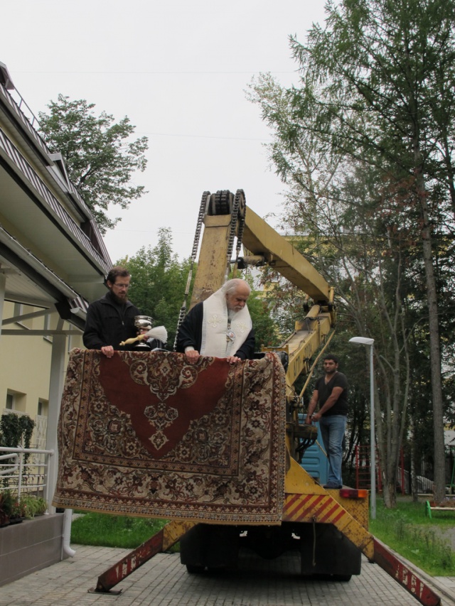 Епископ Пантелеимон освятил мозаику в Свято-Софийском детском доме
