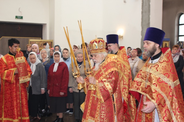 Епископ Пантелеимон совершил праздничную Литургию в День святых жен-мироносиц