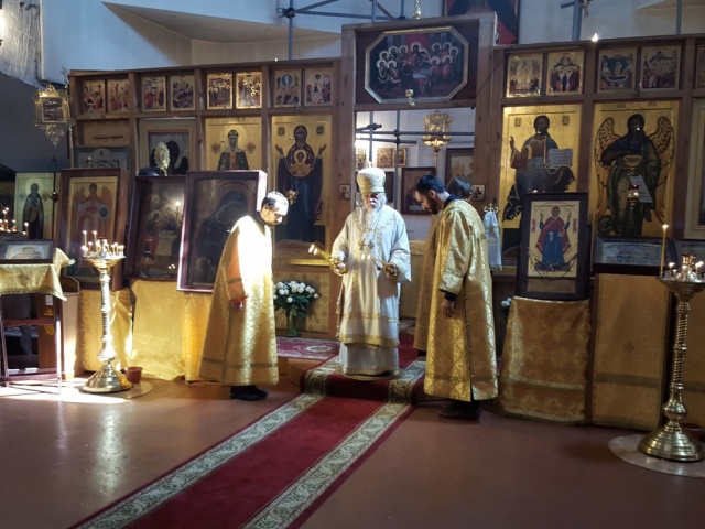 Епископ Пантелеимон совершил божественную литургию в храме Рождества Иоанна Предтечи в Сокольниках