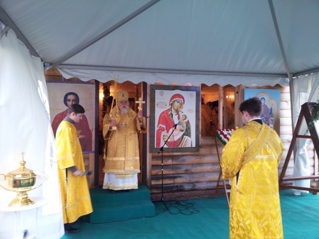 Епископ Орехово-Зуевский Пантелеимон совершил первую литургию во временном храме на улице Святоозерской