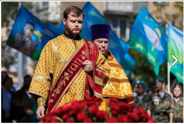 Клирики храма при штабе ВДВ приняли участие в торжествах, посвященных празднику ВДВ