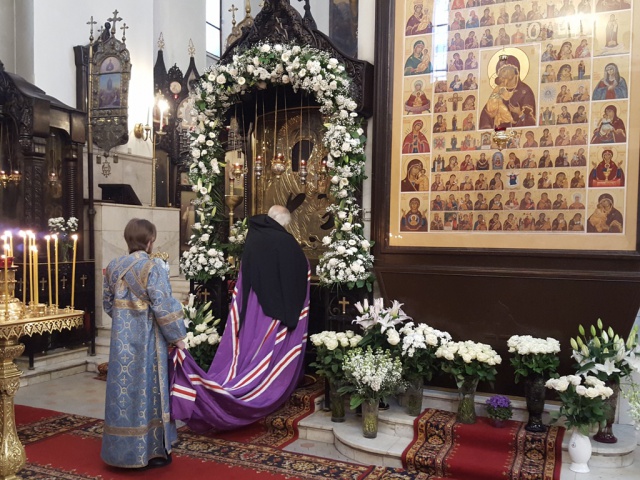 В день празднования Иверской иконы Божией Матери, епископ Пантелеимон возглавил служение литургии в храме Воскресения Христва в Сокольниках