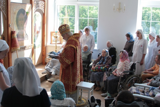 Епископ Пантелеимон возглавил литургию в домовом храме Свято-Спиридониевской богадельни