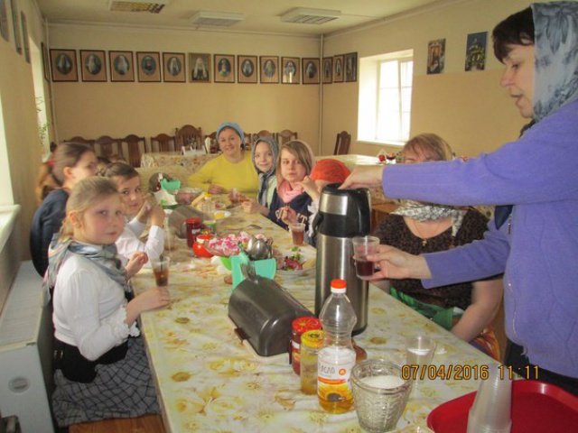 Дети из Центра поддержки семьи "Косино-Ухтомский" пришли в гости в Успенский храм