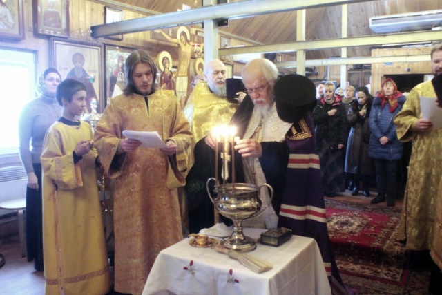 Епископ Пантелеимон совершил освящение приставного престола в храме сщмч. Ермогена в Голяново