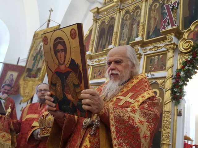 Епископ Пантелеимон возглавил праздничное богослужение в храме святого Димитрия Солунского в поселке Восточный