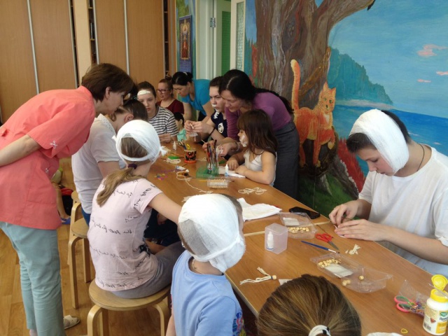 Добровольцы провели мастер-класс для детей в Городской клинической больнице св. Владимира