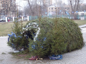 Приходите заглянуть в тайну. Внутрь вертепа, устроенного во дворе храма, взрослому человеку можно зайти в полный рост