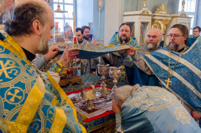 Епископ Пантелеимон совершил литургию с настоятелями храмов Рождественского благочиния