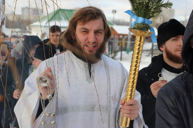 Фоторепортаж о празднике Крещения в храме Всех святых, в земле Российской просиявших